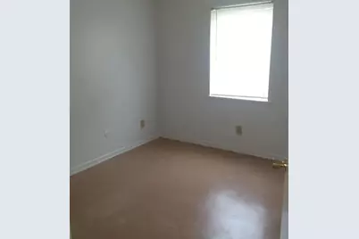 208 Wells St, Madisonville, TX 77864 - Photo 5