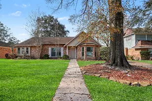 2067 SE Shadow Rock Dr, Houston, TX 77339 - Photo 1