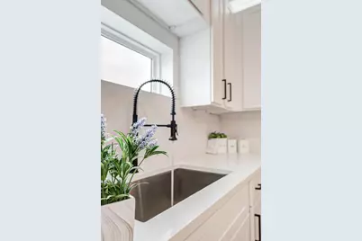 407 Grove Street #B, Houston, TX 77020 - Photo 5