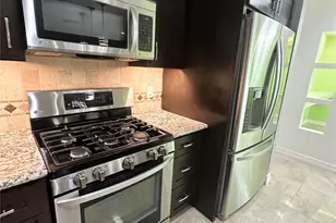 10518 Pleasanton Dr, Houston, TX 77038 - Photo 9