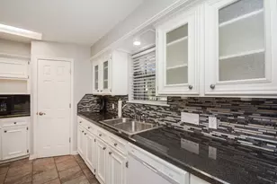 2117 W Linwood Oaks, Pearland, TX 77581 - Photo 11