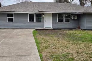 5823 Lyndhurst Dr E, Houston, TX 77033 - Photo 1