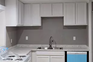 5823 Lyndhurst Dr E, Houston, TX 77033 - Photo 7