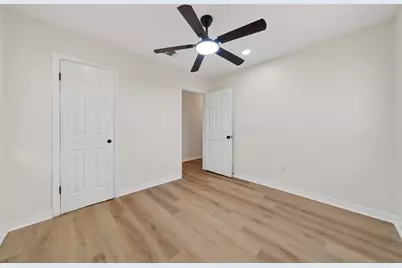 907 S 3rd Street, La Porte, TX 77571 - Photo 13