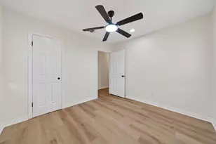 907 S 3rd St, La Porte, TX 77571 - Photo 13