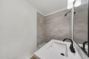 907 S 3rd St, La Porte, TX 77571 - Photo 17