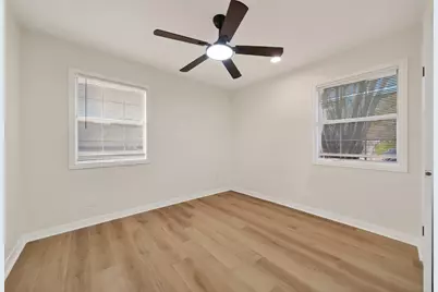 907 S 3rd Street, La Porte, TX 77571 - Photo 11