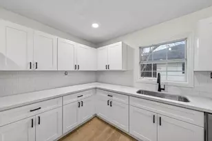 907 S 3rd St, La Porte, TX 77571 - Photo 33