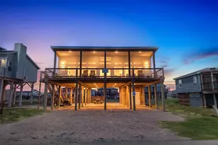 706 Beach Dr, Freeport, TX 77541 - Photo 1