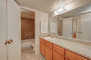 3045 Walnut Bend Ln, Houston, TX 77042 - Photo 9