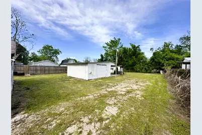 207 S 5th Street, Highlands, TX 77562 - Photo 13