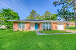 814 N Willis Ave, Livingston, TX 77351 - Photo 1