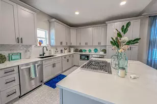 3128 Ursuline St, Galveston, TX 77550 - Photo 9
