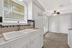 17018 Blairwood Dr, Houston, TX 77049 - Photo 11