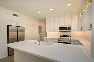 6 Town Oaks Pl, Bellaire, TX 77401 - Photo 1