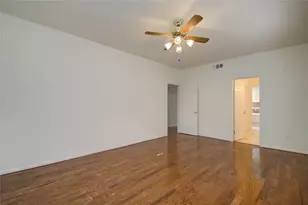 6 Town Oaks Pl, Bellaire, TX 77401 - Photo 17