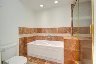 6 Town Oaks Pl, Bellaire, TX 77401 - Photo 19