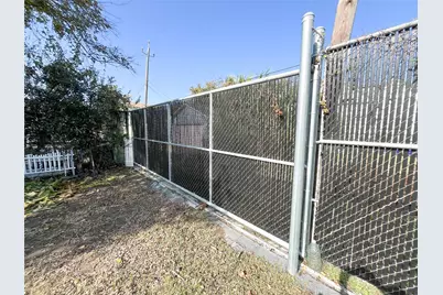 2008 - 2010 Avenue O 1/2, Galveston, TX 77550 - Photo 39