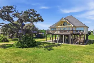 207 Heartfield Ln, Anahuac, TX 77514 - Photo 5