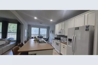 42 E Burberry Circle, The Woodlands, TX 77384 - Photo 5