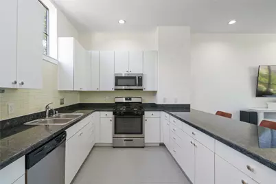 939 Colorado #20, Houston, TX 77007 - Photo 13