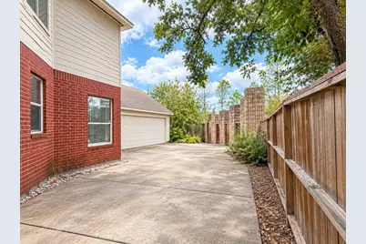 1502 Beaconshire Road, Houston, TX 77077 - Photo 23