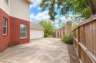 1502 Beaconshire Rd, Houston, TX 77077 - Photo 23