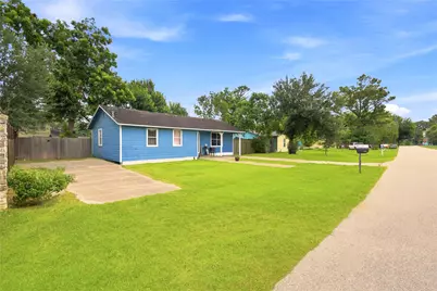 9326 Montgomery Lane, La Porte, TX 77571 - Photo 3