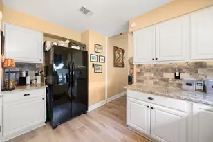 302 Forest Hills Dr, League City, TX 77573 - Photo 7