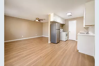 105 Heatonville Drive #6, Huntsville, TX 77320 - Photo 3