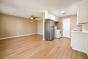 105 Heatonville Dr, Huntsville, TX 77320 - Photo 3
