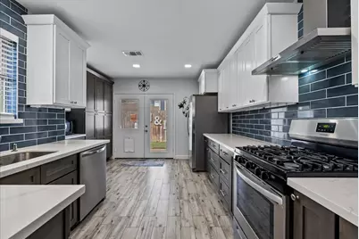 610 Oak Berry Drive, Kemah, TX 77565 - Photo 9