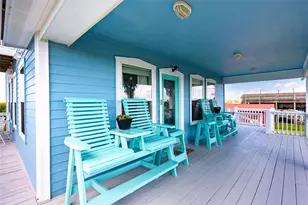981 Sea Spray Dr, Crystal Beach, TX 77650 - Photo 7