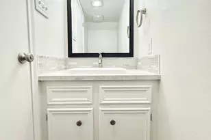 1499 Springrock Ln, Houston, TX 77055 - Photo 9