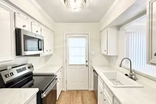 1499 Springrock Ln, Houston, TX 77055 - Photo 7