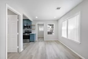234 W 27th St, Houston, TX 77008 - Photo 3