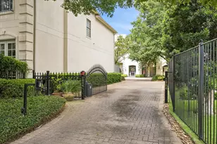 2906 Mid Ln, Houston, TX 77027 - Photo 3