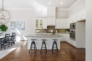 1360 W 25th St, Houston, TX 77008 - Photo 5