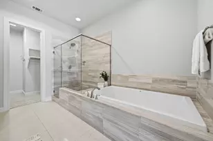 1360 W 25th St, Houston, TX 77008 - Photo 17