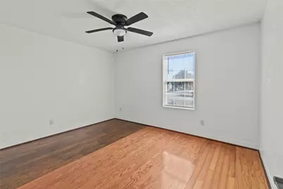 319 E B Street, La Porte, TX 77571 - Photo 7