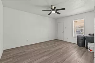 319 E B St, La Porte, TX 77571 - Photo 17