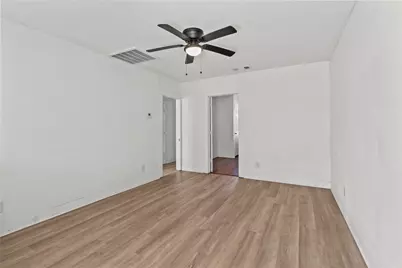319 E B Street, La Porte, TX 77571 - Photo 15