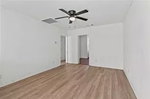 319 E B St, La Porte, TX 77571 - Photo 15