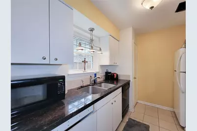 1911 Sherwood Forest Street #2, Houston, TX 77043 - Photo 7