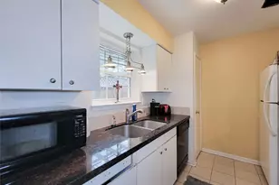 1911 Sherwood Forest St, Houston, TX 77043 - Photo 7