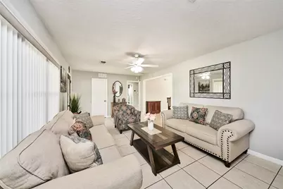5758 Meadow Creek Lane, Houston, TX 77017 - Photo 9