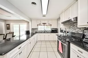5758 Meadow Creek Ln, Houston, TX 77017 - Photo 19