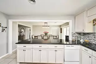 5758 Meadow Creek Ln, Houston, TX 77017 - Photo 17