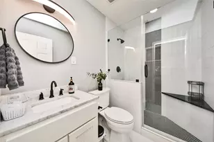 5758 Meadow Creek Ln, Houston, TX 77017 - Photo 25