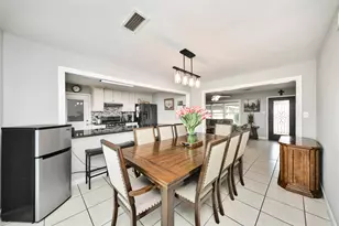 5758 Meadow Creek Ln, Houston, TX 77017 - Photo 13